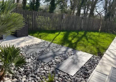 Installation d'une terrasse sur plots avec l'installation d'un Jacuzzi